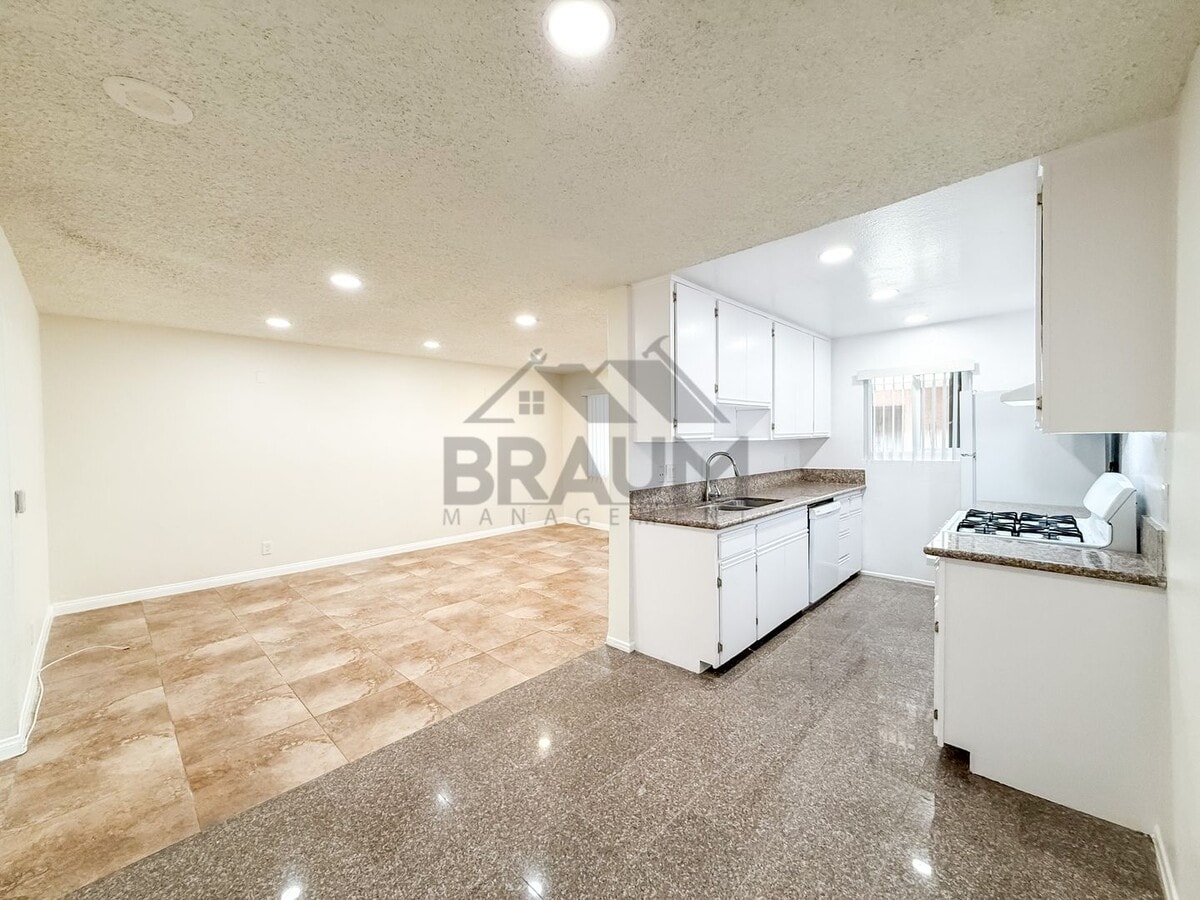 Photo - 221 ELM