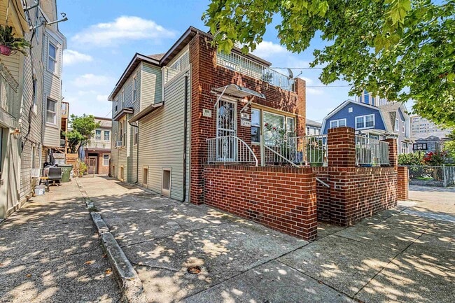 Building Photo - 101 N Brighton Ave Unit B