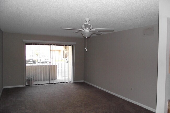 Photo - 5293 Vineland Rd