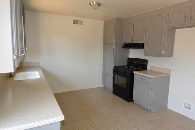 Photo - 1641 W Whitendale Ave