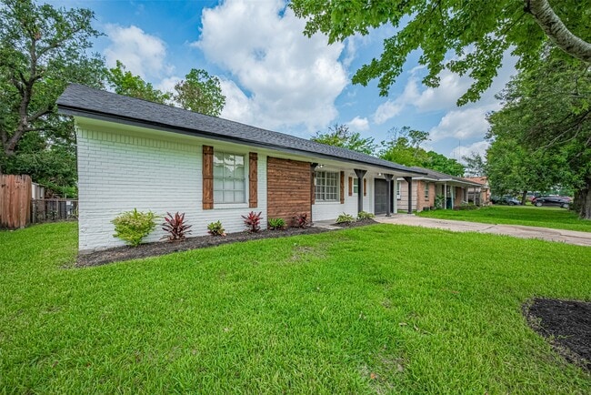 Photo - 2112 Walnut Ln