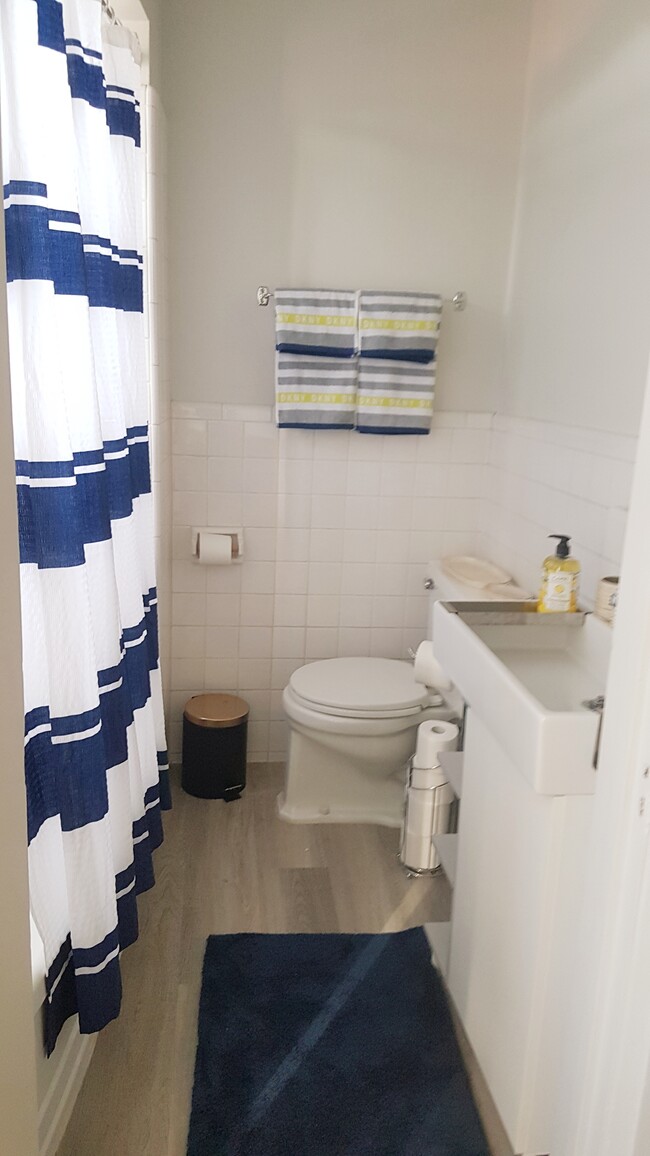 Photo - 3234 Yonge St