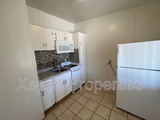 Building Photo - 13336 Ave Hermosa Unit E Rental