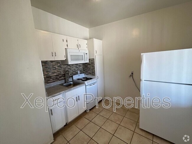 Building Photo - 13336 Ave Hermosa Unit E Rental