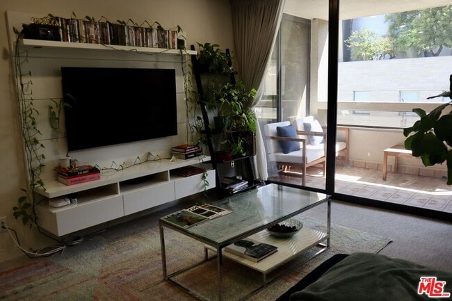 Photo - 121 S Hope St Unidad 313