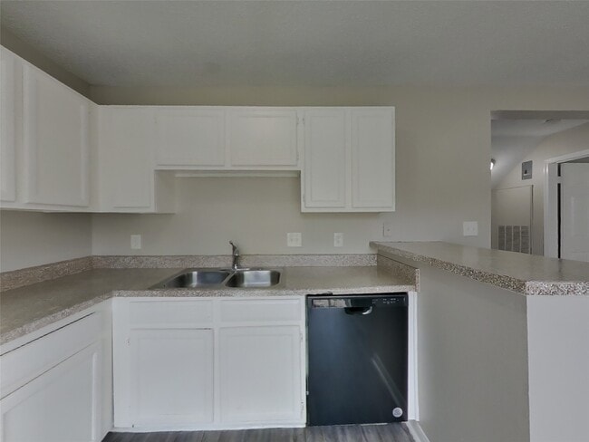 Photo - 3210 Kelling St