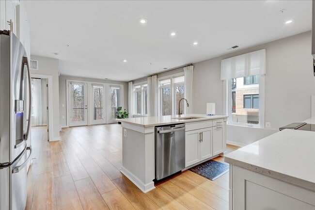 Modern 2-bedroom, 2-bath apartment - Modern 2-bedroom, 2-bath apartment Unit 1669 Bandit Loop  #109A