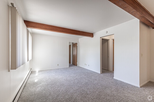 The Glen 2BR, 1BA - 705SF - Living Room