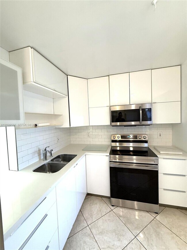 Photo - 300 NE 14th Ave Unit 307
