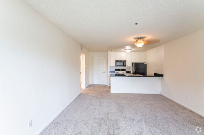 1 BR, 1 BA - 755 SF