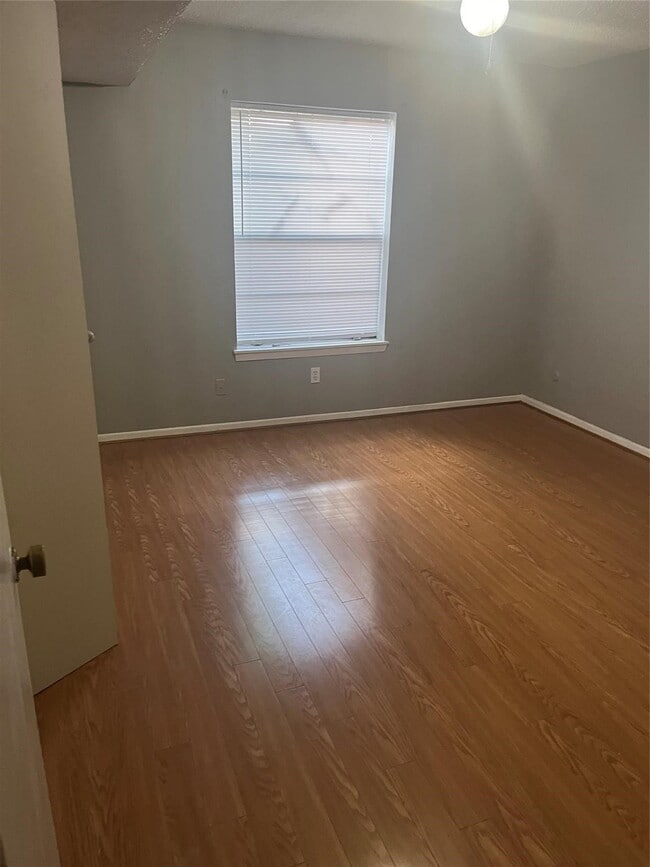 Photo - 8221 Kingsbrook Rd Unit 107