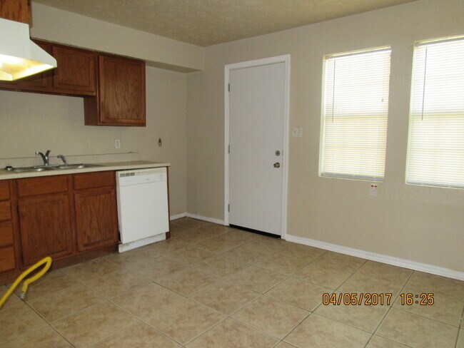 Photo - Pet Friendly :) SECTION 8 ACCEPTED!