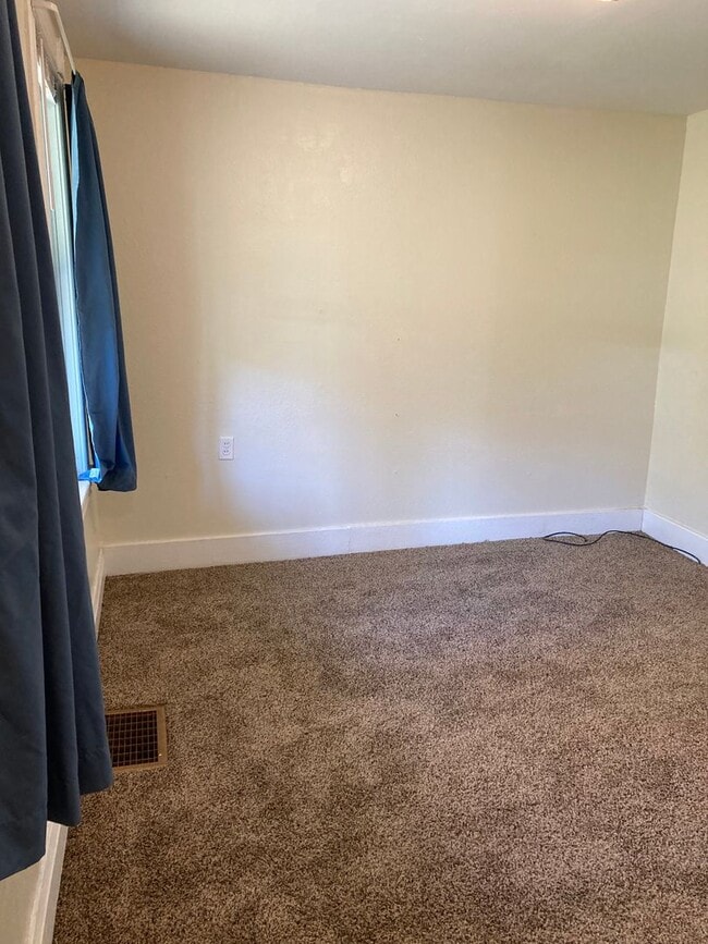 Photo - Three Bedroom Single-Family Home Close To Downtown