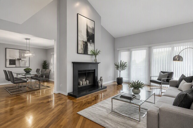 Photo - 2S726 Williamsburg Ct