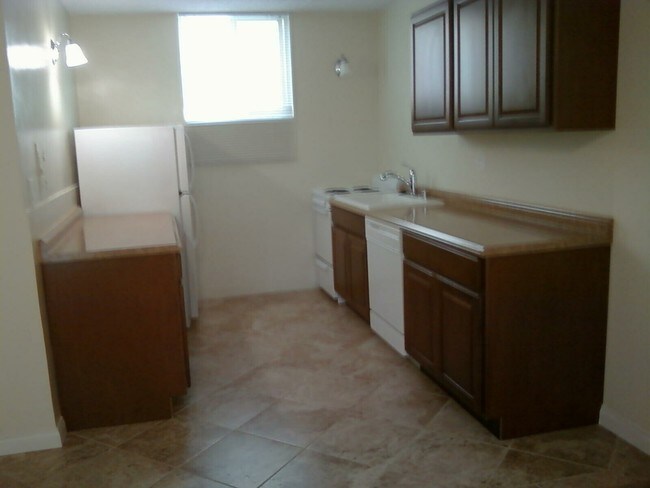 Kitchen - 633 E 1st St