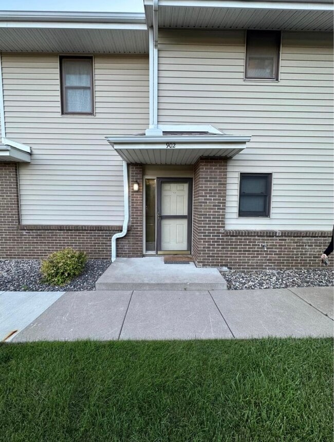 Building Photo - 902 E Travelers Trl Unit 902