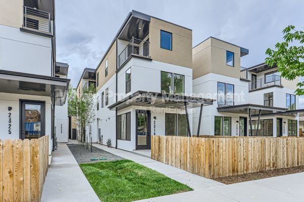 Photo - 2321 S High St