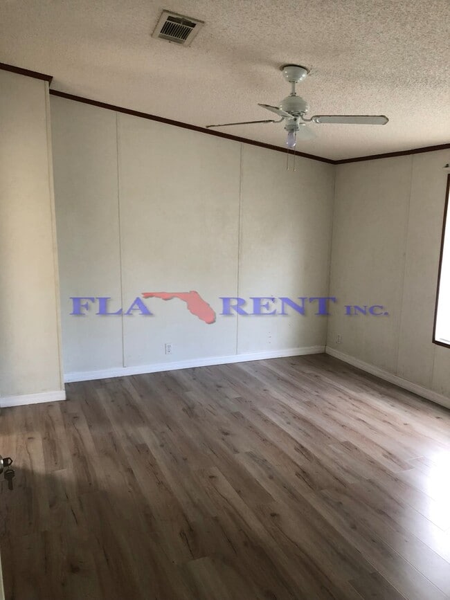 Photo - **3/2 Manufactured home near Boggy Creek Road/Taft** Unit m9663c