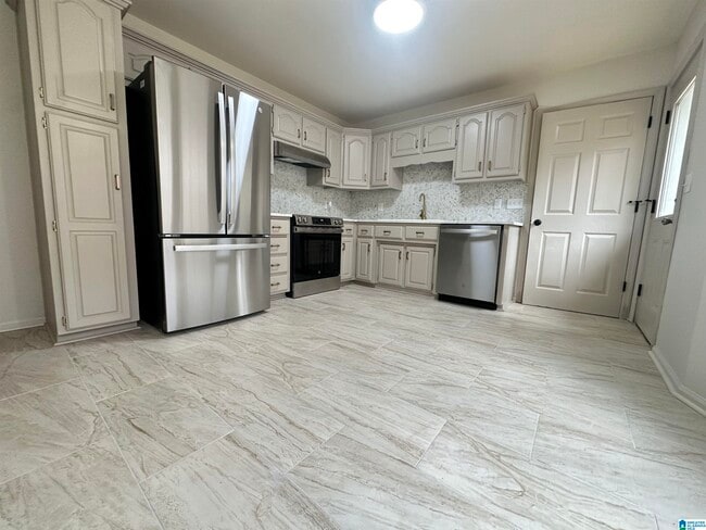 115 Lisa Ln