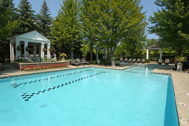 Piscinas - Regents Club of Troy