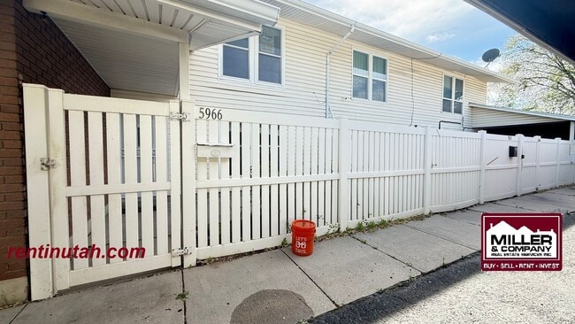 Photo - Beautiful Murray 2 Bedroom Townhouse For Rent!!