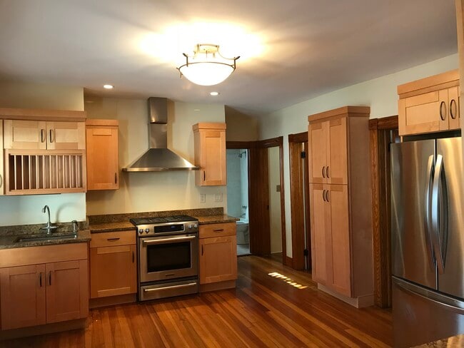 Building Photo - 384 Valley St Unit 10