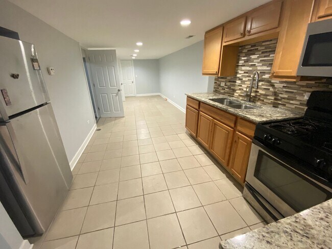 7012 W Diversey - 7012 W Diversey Unidad B