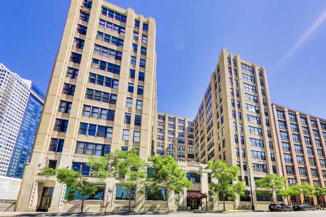 Building Photo - 728 W Jackson Blvd Unit 724