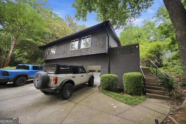 Photo - 546 Allen Rd NE