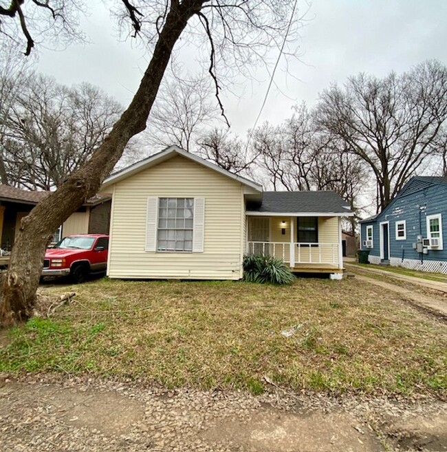 Renovated 2 Bedroom 1 Bath Home Available ... - Renovated 2 Bedroom 1 Bath Home Available ...