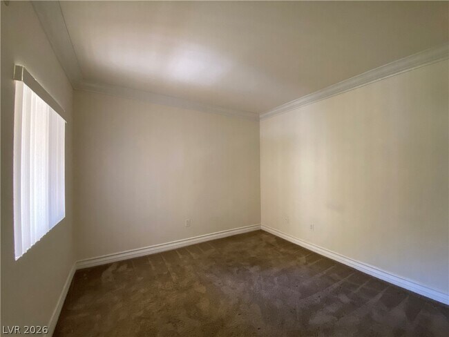 Building Photo - 270 E Flamingo Rd Unit 215