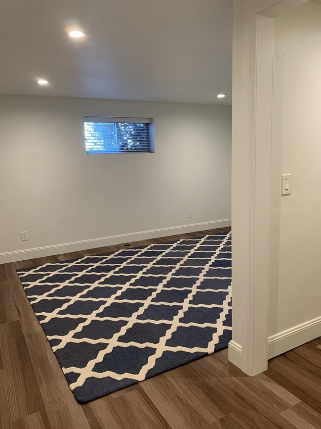 2511 N 180 W Unidad In-Law-Basement
