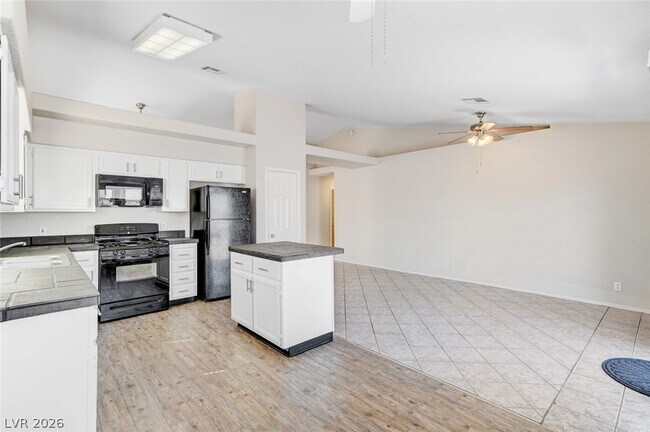 Photo - 5032 Drummond Rd