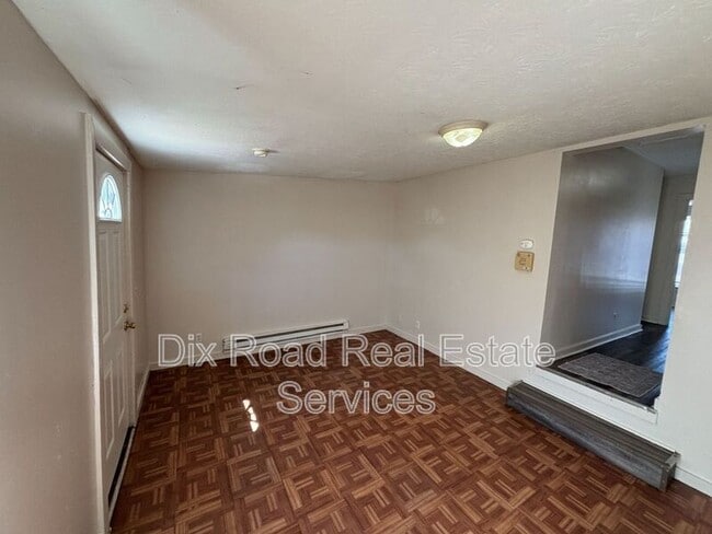 Photo - 829 Maple Ave