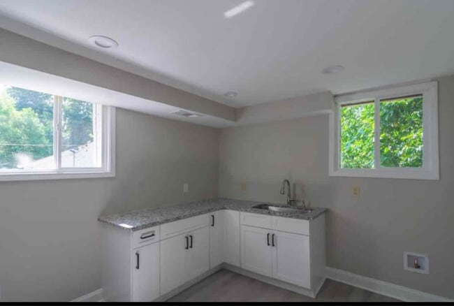 Photo - 2368 Jefferson Terrace