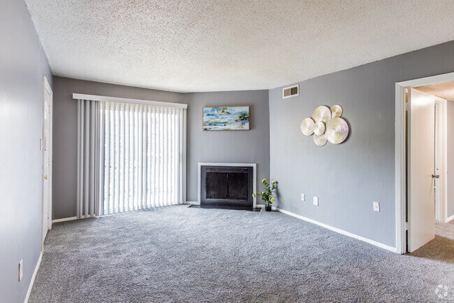 Family Room - Annies Townhomes