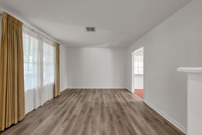 Photo - 26926 Maplewood Dr
