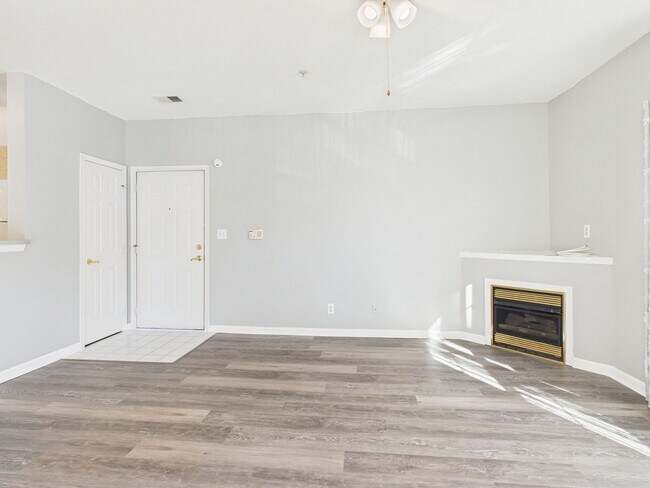 Photo - 801 Brassie Ln Unidad E