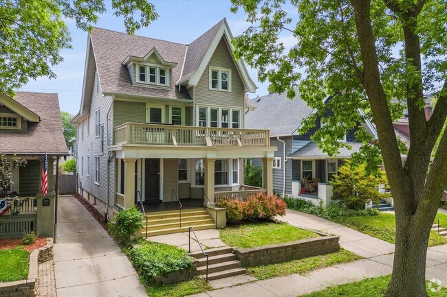 Building Photo - 2856 N Frederick Ave Unit 2856 Rental