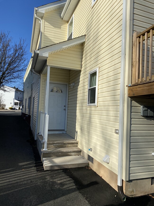 Entry to apartment - 1673 Irving St Apartments Unit #1