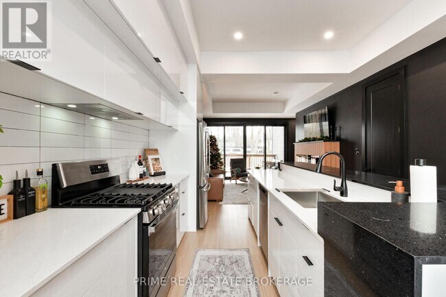 Photo - 417 Base Line Rd E Unité 1