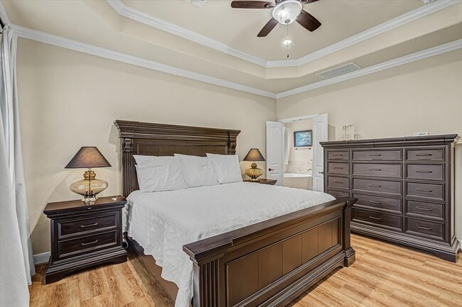 Photo - 102 N Victoriana Cir