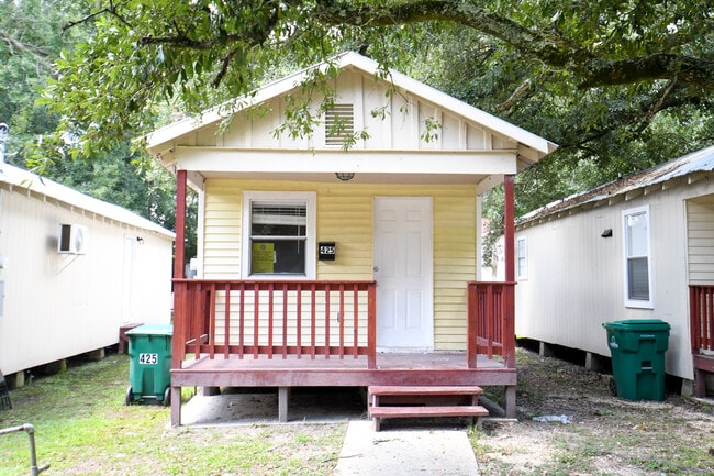 Building Photo - 425 W 29th Ave