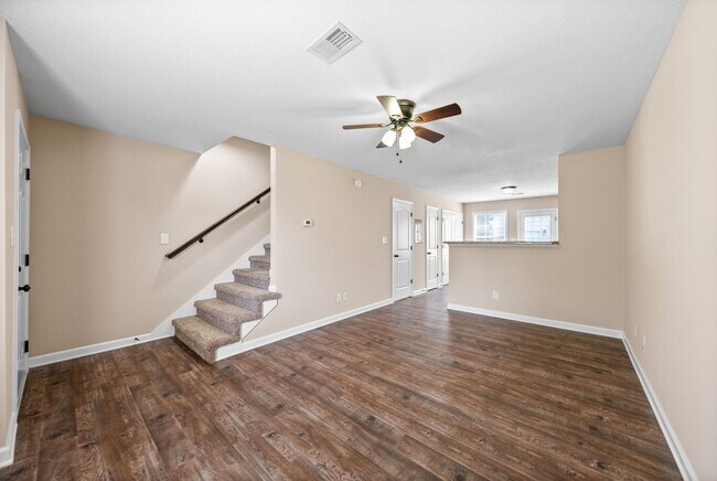 Photo - 395 McGee Ct
