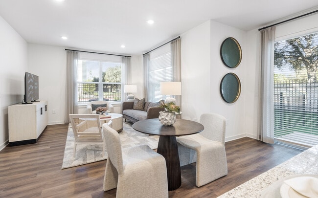 Photo - Hanover Lakemont