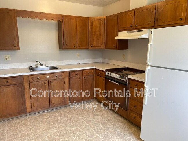 Photo - 815 3rd St SW