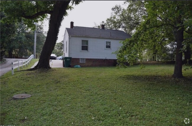 Building Photo - 210 Oakview Rd Rental