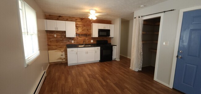 Kitchen - 510 S Clayton St Unit 3