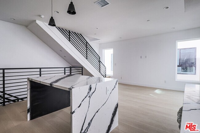 Photo - 11814 1/2 Gilmore St