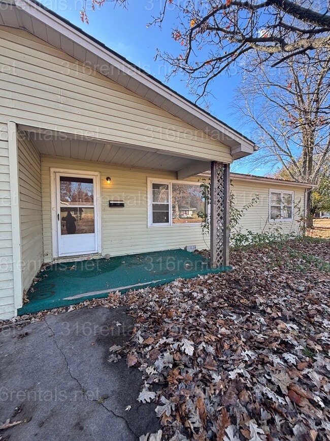 Photo - $1,100 - 3 bedroom 1 bathroom - Single Family Home